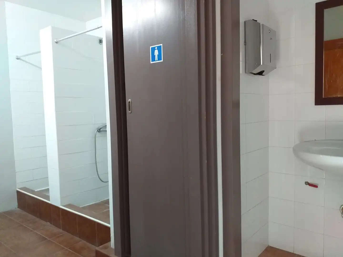 Bathroom of Commercial properties for rent in Arafo
