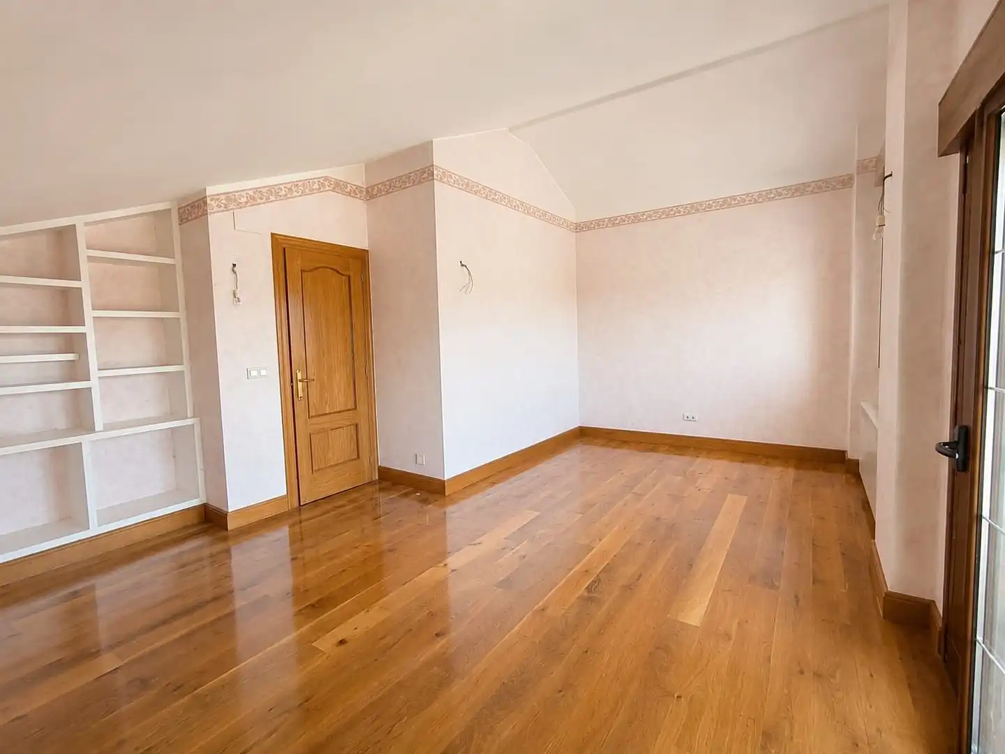 Habitación de Casa o chalet en venta en Villarcayo de Merindad de Castilla la Vieja con Jardín privado y Balcón