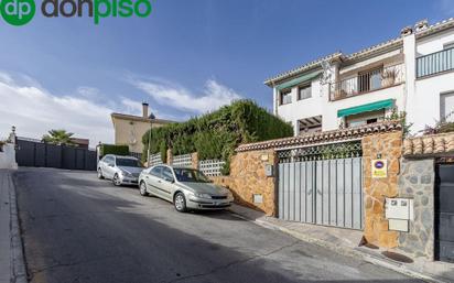 Exterior view of Single-family semi-detached for sale in Cenes de la Vega  with Heating, Private garden and Terrace