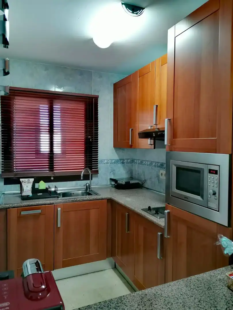 Küche von Wohnung zum Verkauf in Manilva mit Klimaanlage, Terrasse und Möbliert