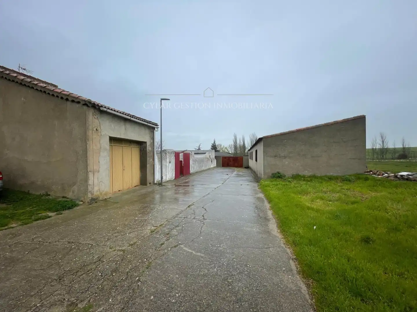 Vista exterior de Casa o xalet en venda en San Pedro de Rozados amb Calefacció, Traster i Moblat