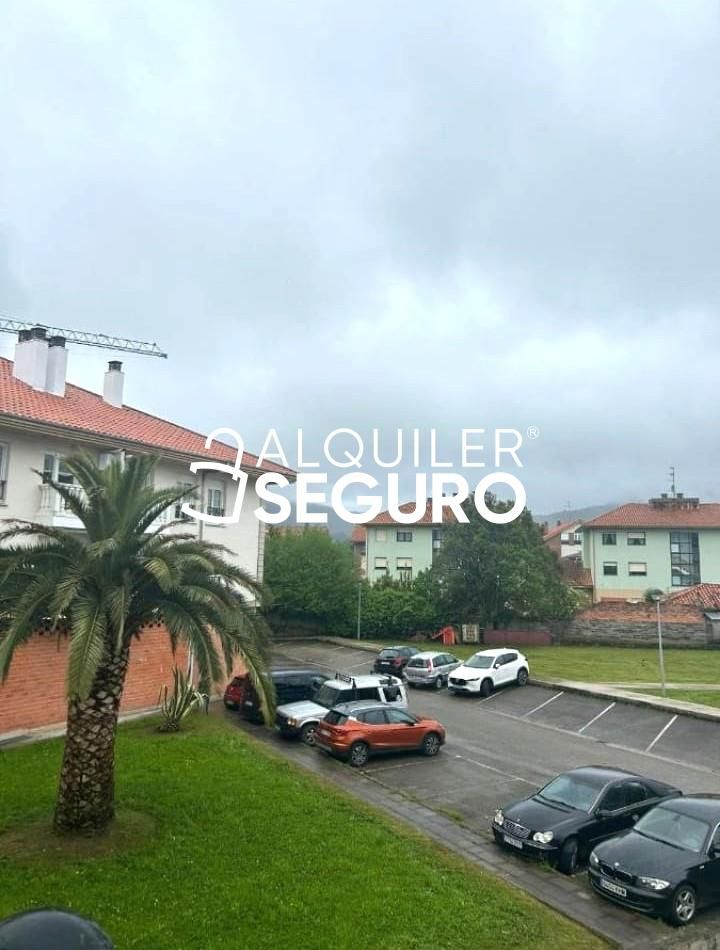 Vista exterior de Pis de lloguer en Cabezón de la Sal amb Calefacció, Terrassa i Traster