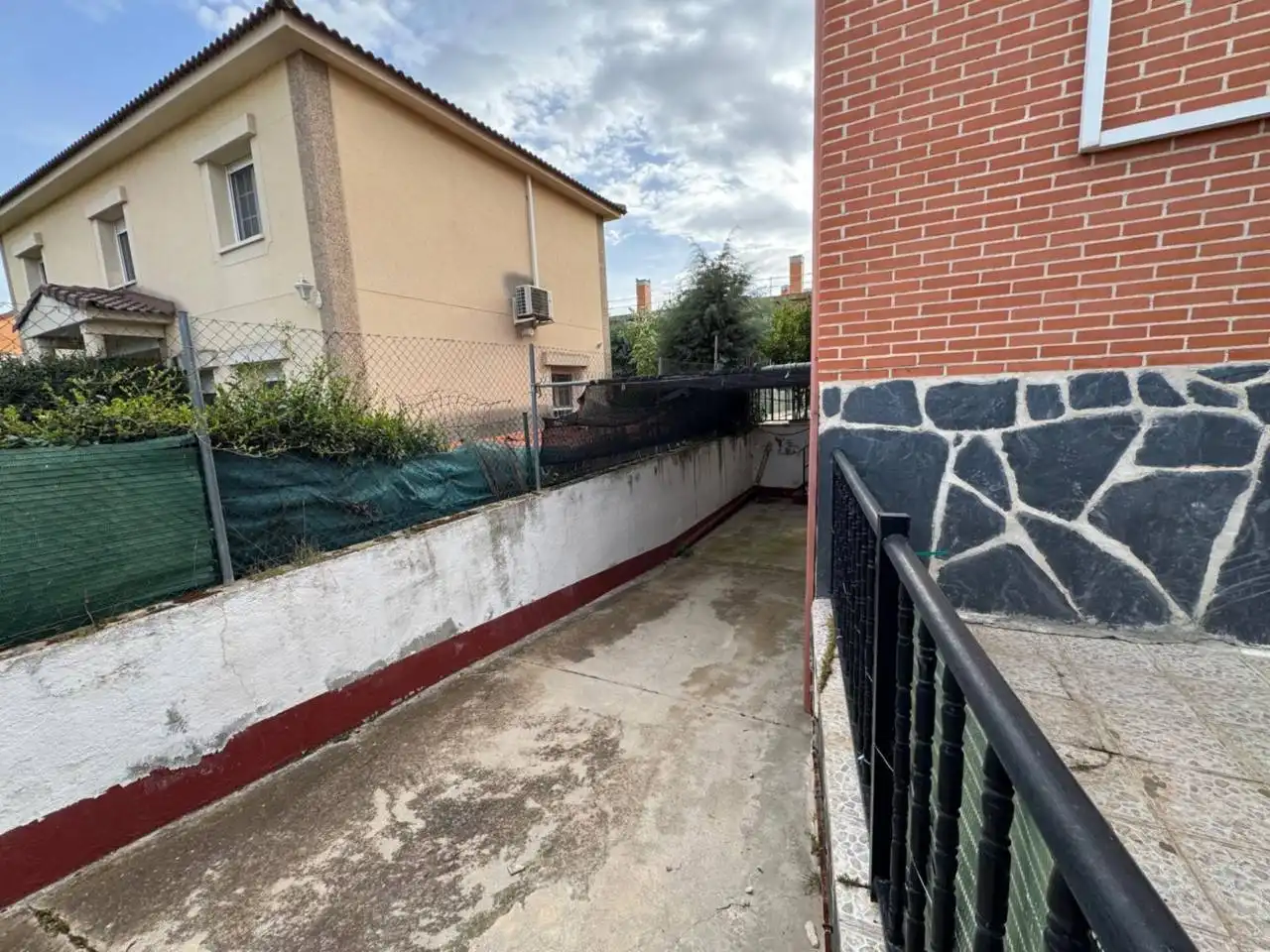 Vista exterior de Casa o chalet en venta en Meco con Calefacción, Jardín privado y Terraza