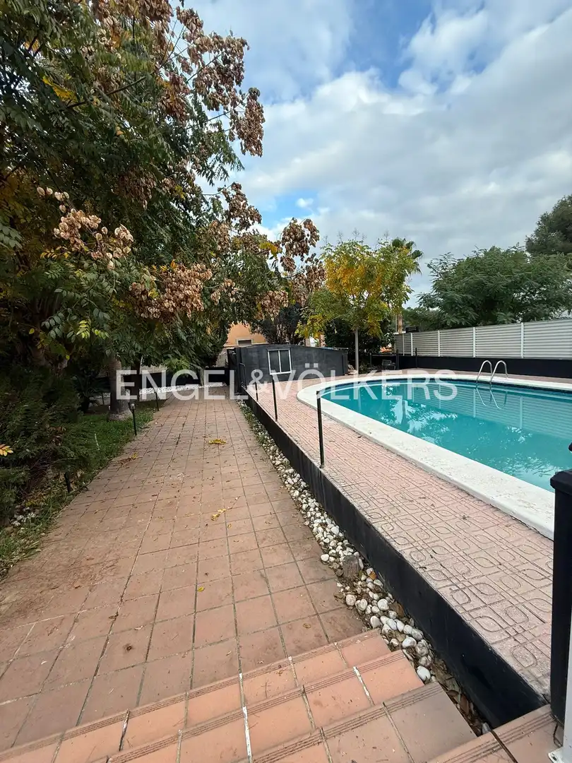 Piscina de Casa o chalet de alquiler en Paterna con Aire acondicionado, Calefacción y Jardín privado