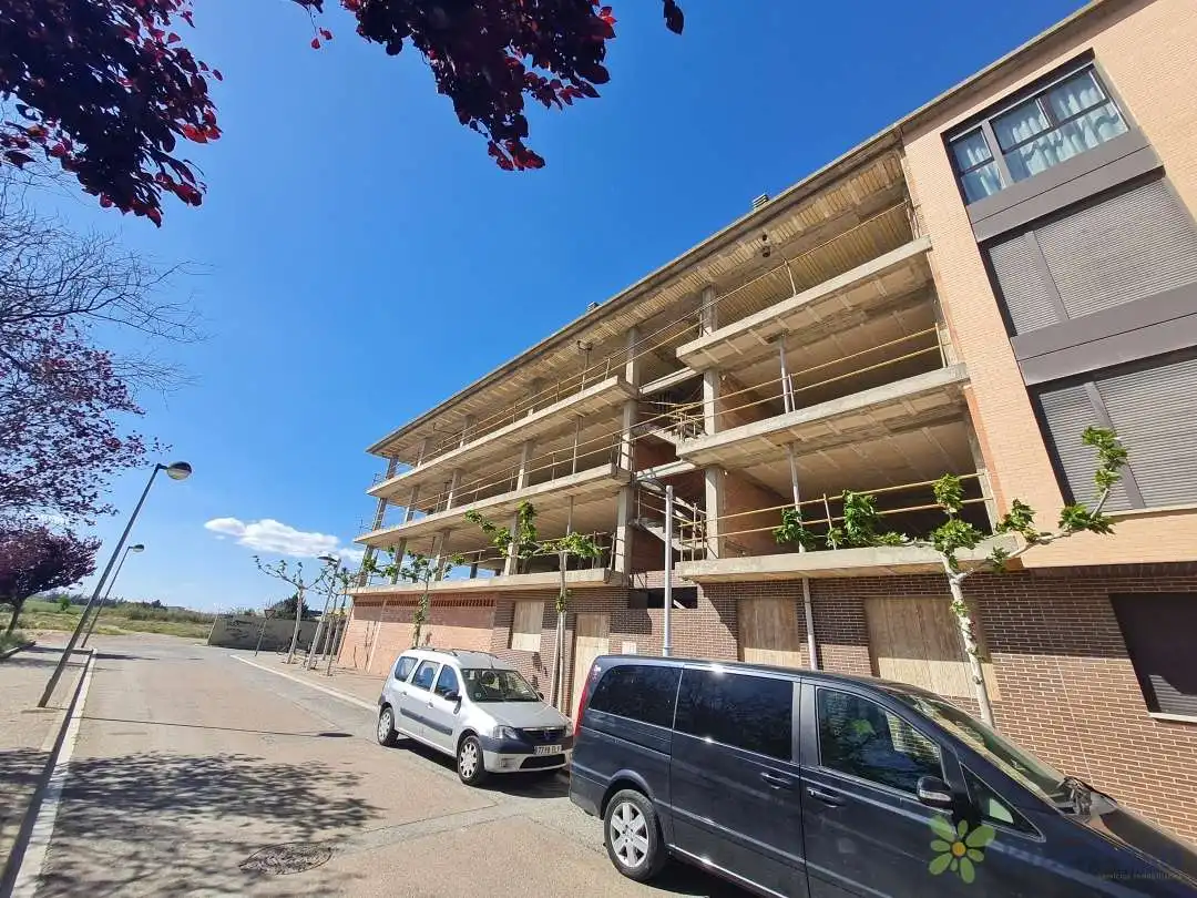Vista exterior de Edificio en venta en Castejón (Navarra)