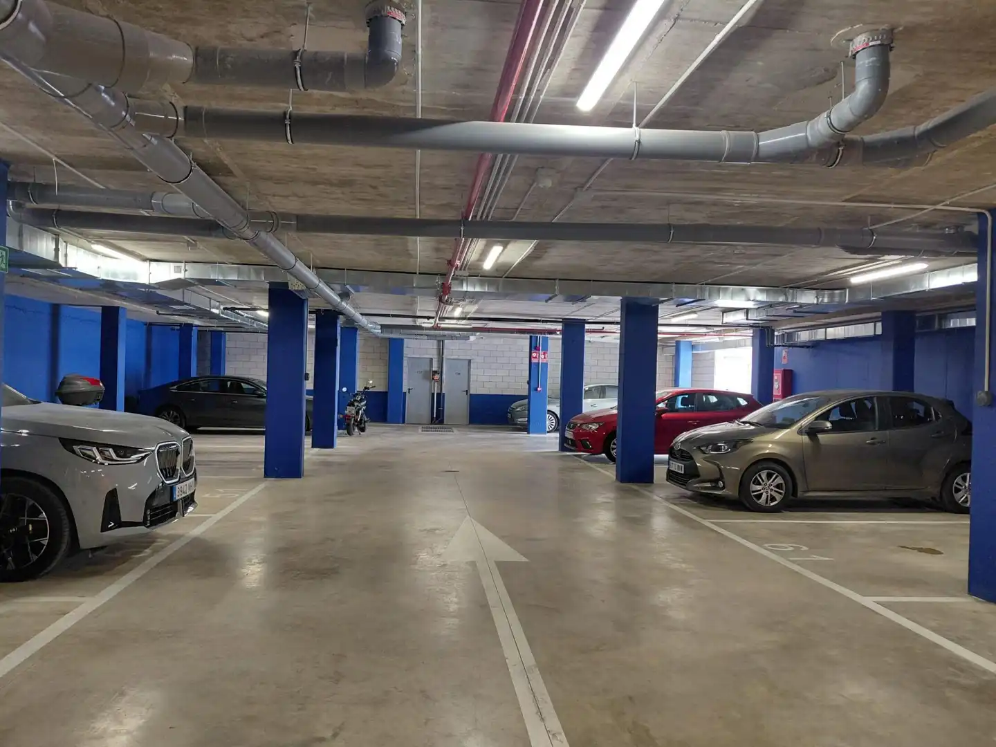 Parkplatz von Dachboden zur Miete in Camas mit Klimaanlage, Heizung und Privatgarten