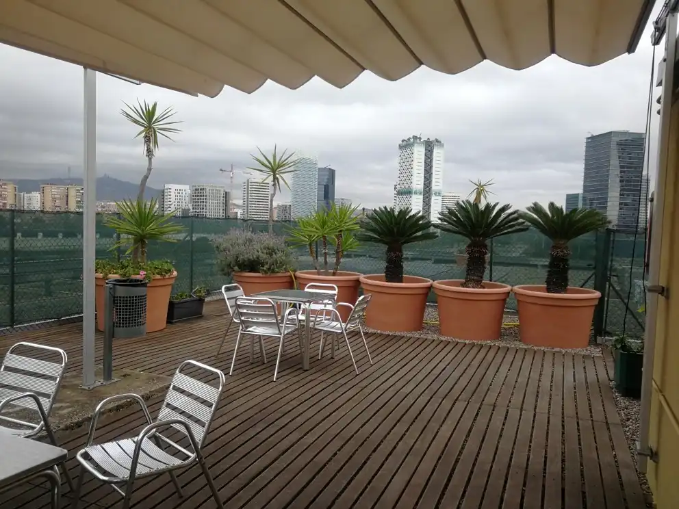 Terrassa de Oficina de lloguer en L'Hospitalet de Llobregat amb Aire condicionat, Calefacció i Terrassa