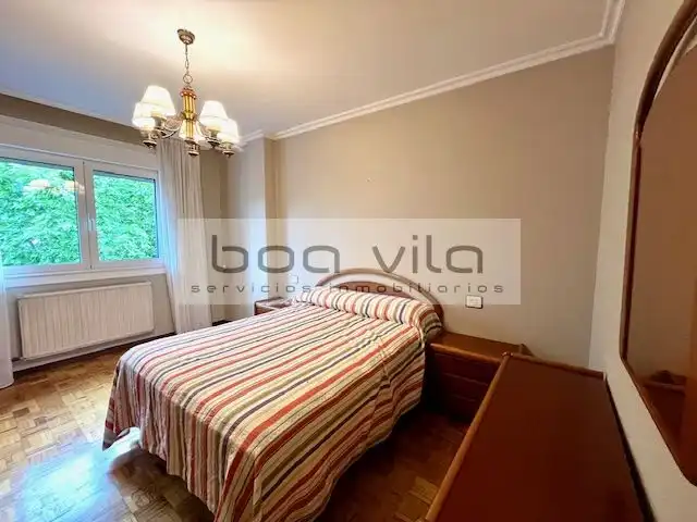 Schlafzimmer von Wohnung zum Verkauf in Pontevedra Capital  mit Heizung, Parkett und Abstellraum