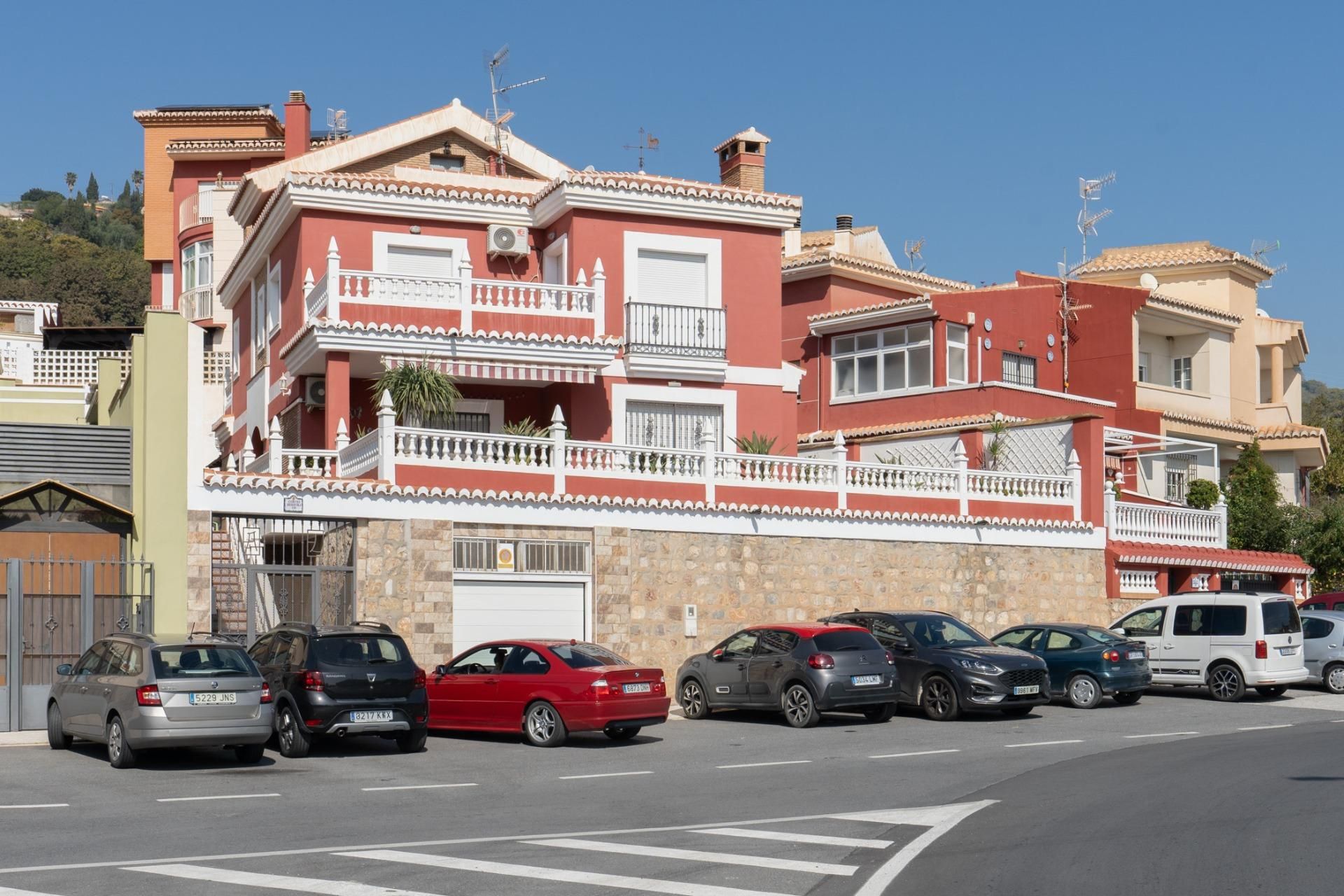 Vista exterior de Casa o xalet en venda en Motril amb Aire condicionat, Terrassa i Traster
