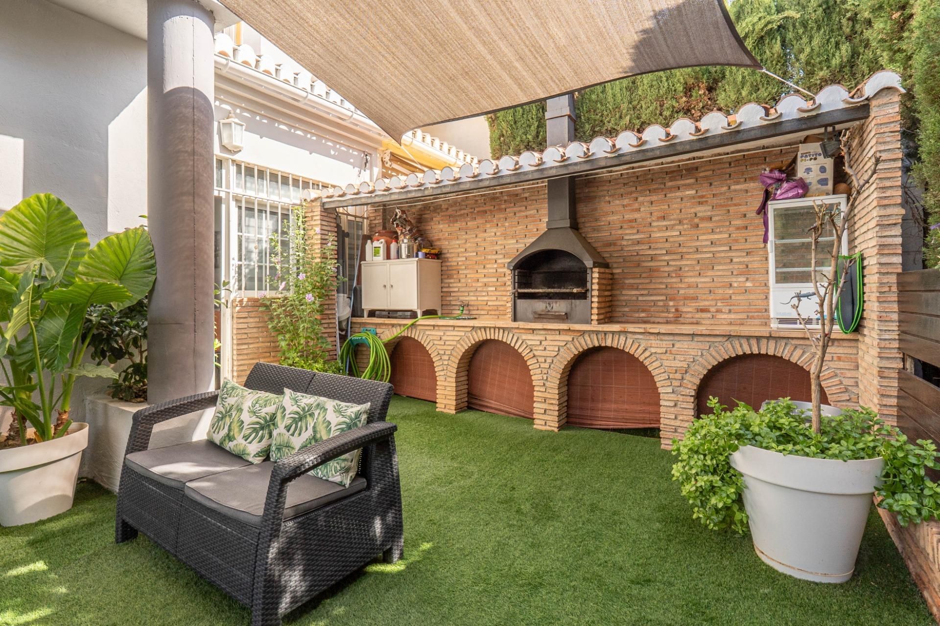 Terraza de Casa adosada en venta en La Zubia con Aire acondicionado, Calefacción y Jardín privado