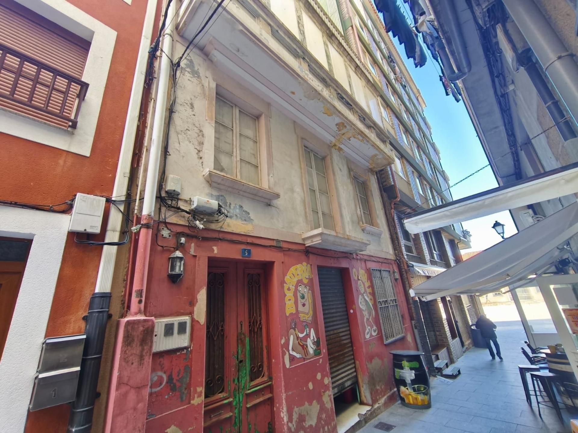 Vista exterior de Casa adosada en venda en Ribeira amb Balcó