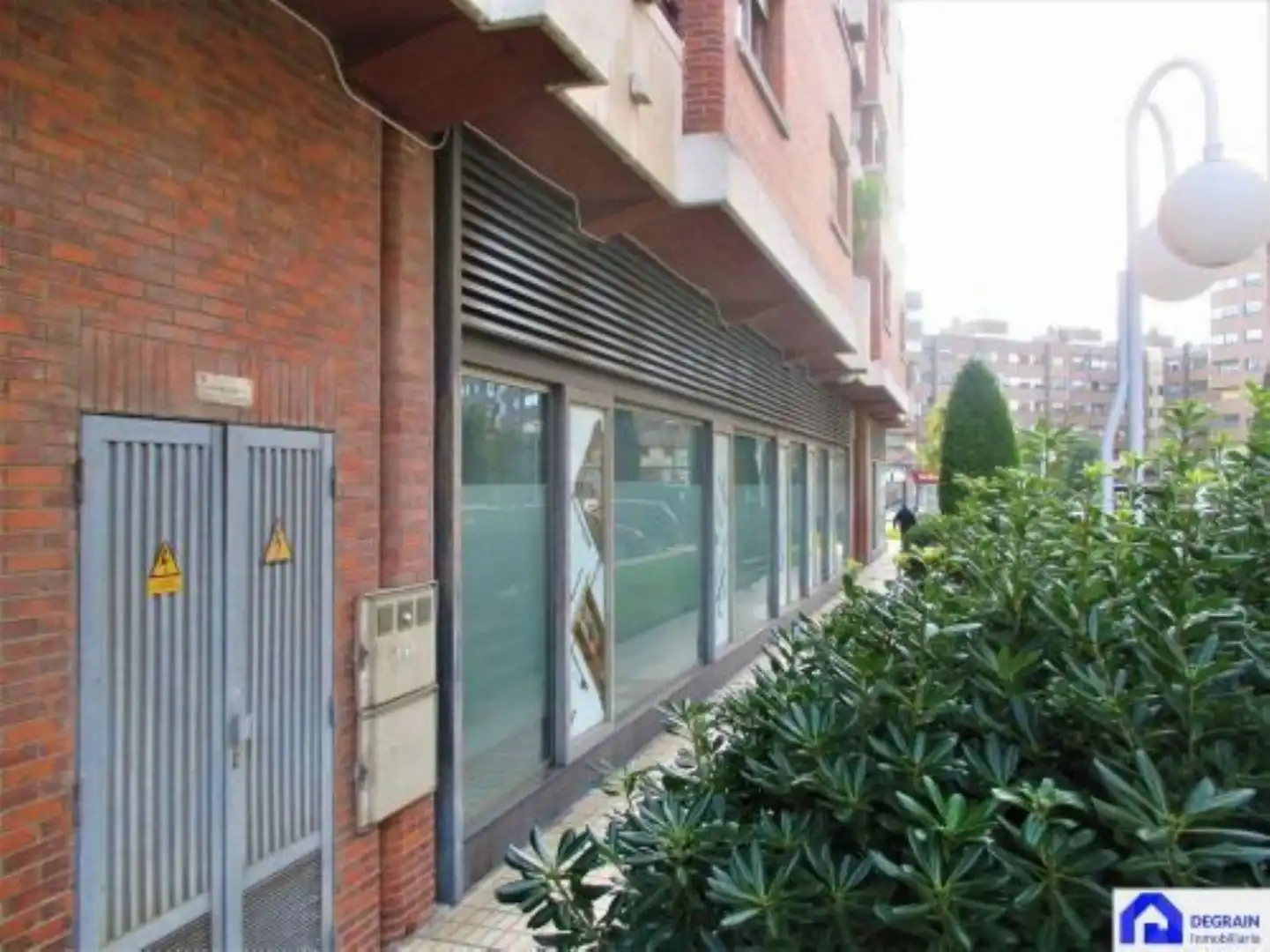 Vista exterior de Local de lloguer en Oviedo 
