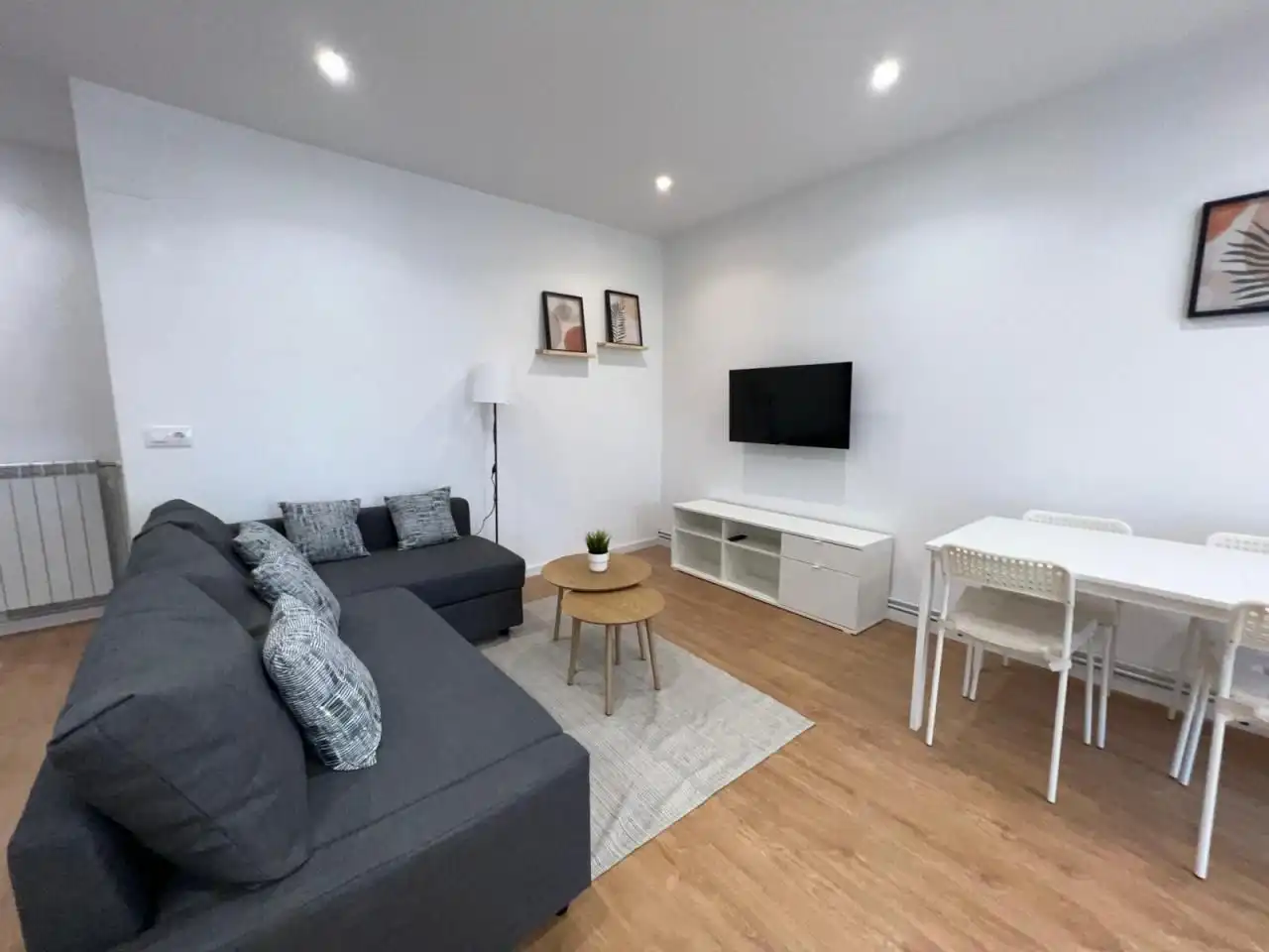 Sala d'estar de Pis de lloguer en Ourense Capital  amb Calefacció, Moblat i Balcó