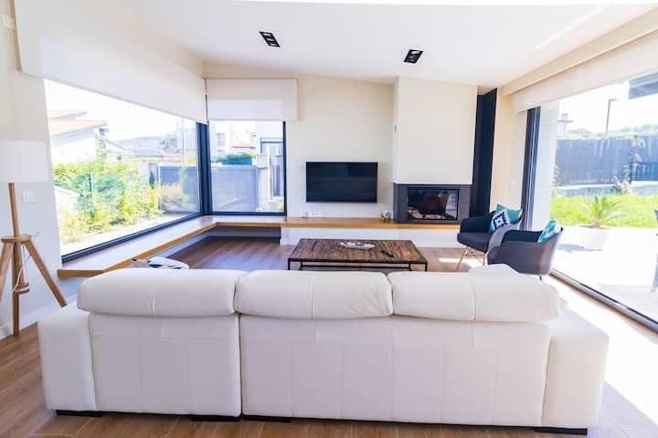 Living room of House or chalet for sale in Gijón   with Terrace and Jacuzzi