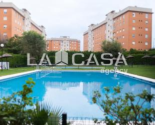 Swimming pool of Flat for sale in  Sevilla Capital  with Terrace and Swimming Pool