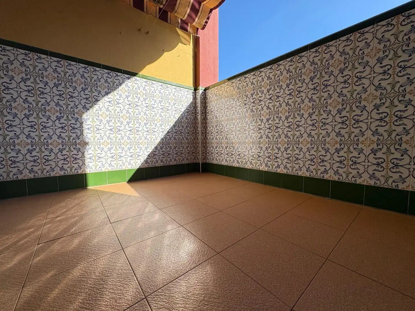 Terrace of Detached homes for sale in Algeciras  with Air Conditioner, Terrace and Storage room