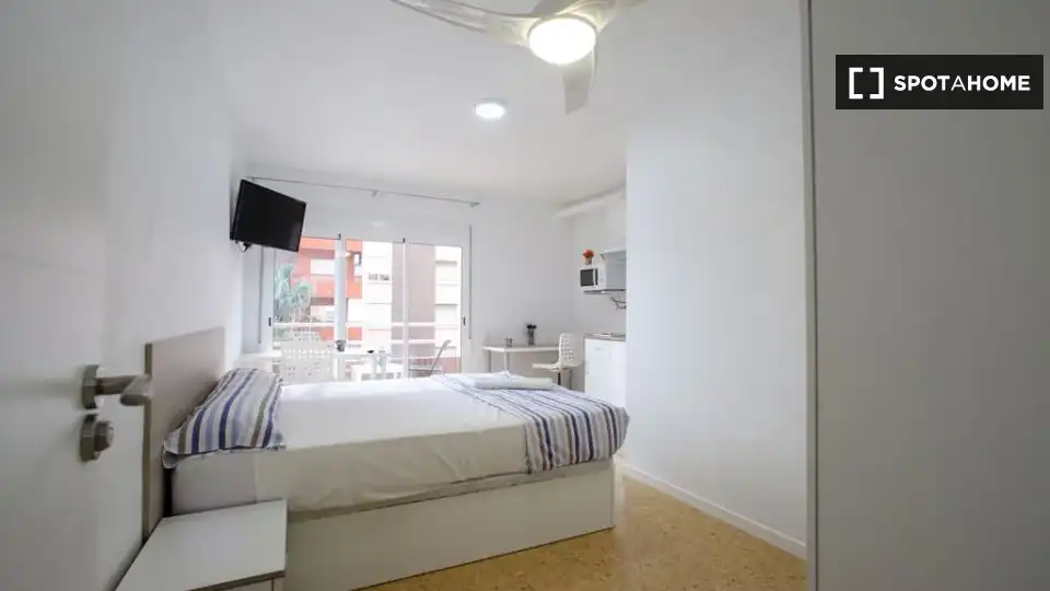 Habitación de Piso de alquiler en Valencia con Aire acondicionado, Calefacción y Amueblado