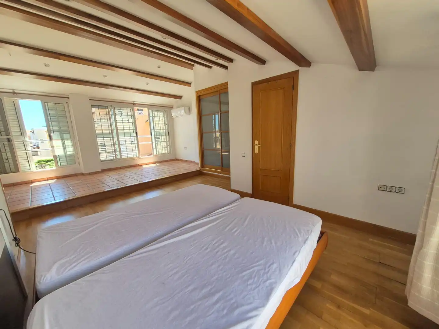Habitación de Casa adosada de alquiler en Manises con Aire acondicionado, Terraza y Amueblado