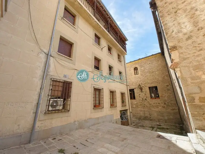 Vista exterior de Piso en venta en Segovia con Calefacción, Parquet y Terraza