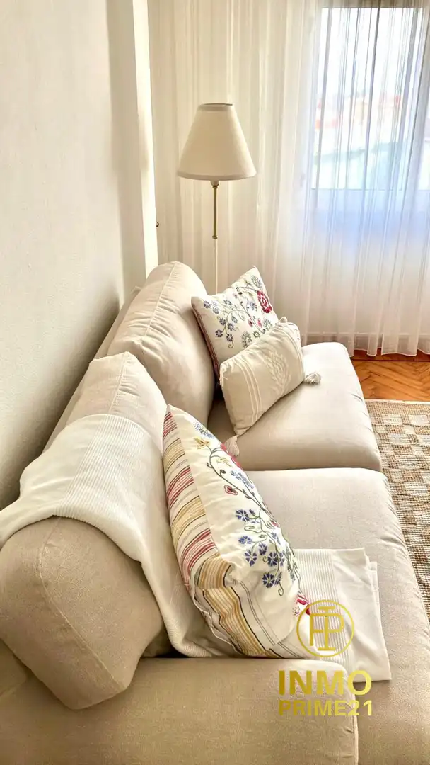 Living room of Flat for rent in Santander  with Heating, Parquet flooring and Furnished