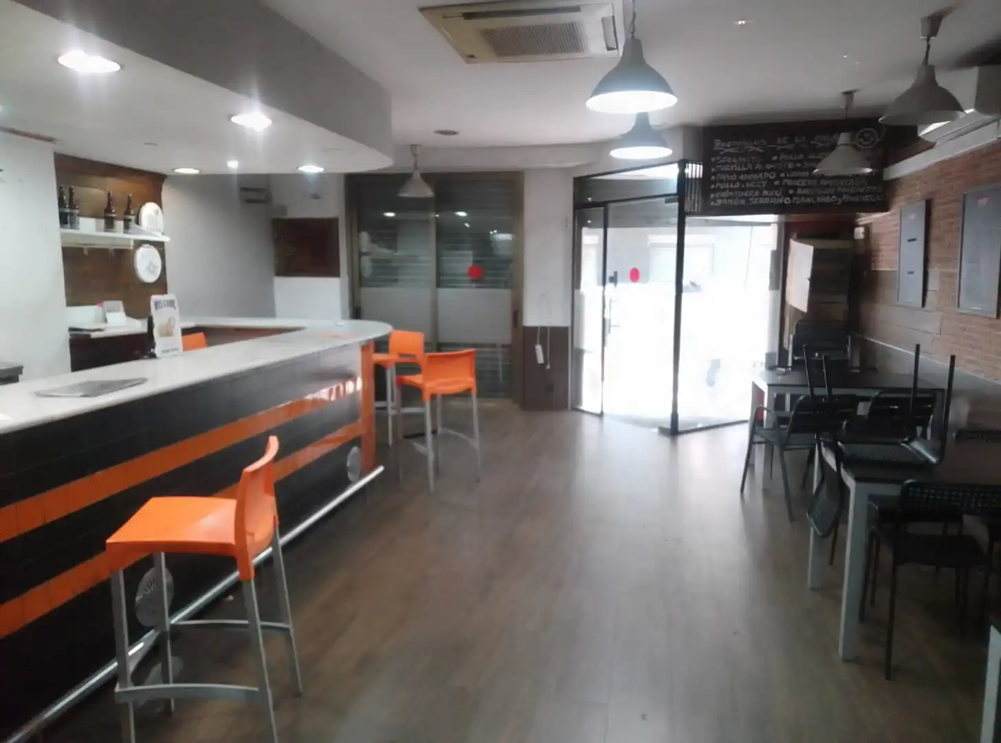 Business premises for transfer in Centre - Eixample – Can Llobet, imagen 3