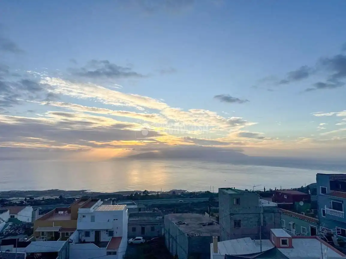 Vista exterior de Casa adosada en venta en Guía de Isora