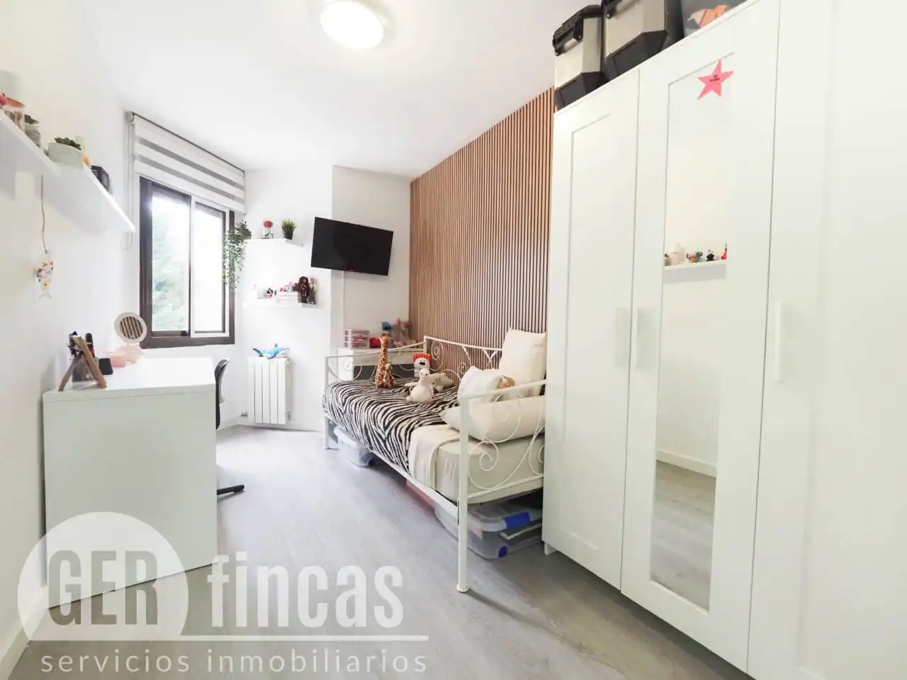 Bedroom of Flat for sale in Rubí  with Air Conditioner, Heating and Parquet flooring