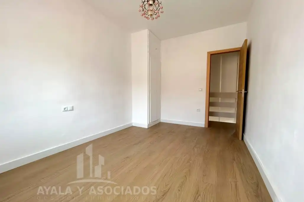 Schlafzimmer von Einfamilien-Reihenhaus zum Verkauf in Cartagena mit Klimaanlage, Heizung und Privatgarten