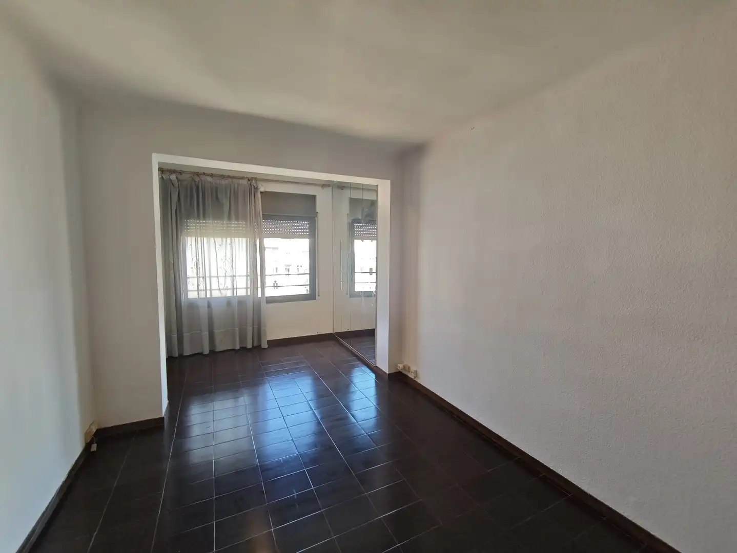 Habitación de Piso en venta en Barcelona con Calefacción, Terraza y Trastero