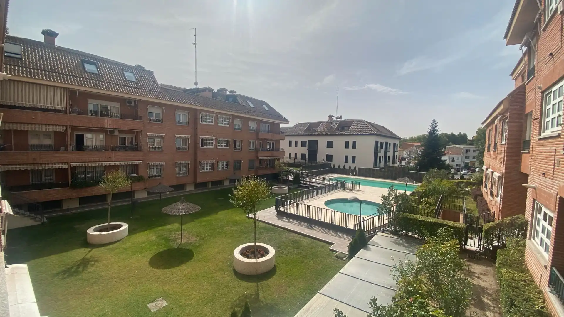 Vista exterior de Piso de alquiler en Pozuelo de Alarcón con Calefacción, Parquet y Terraza