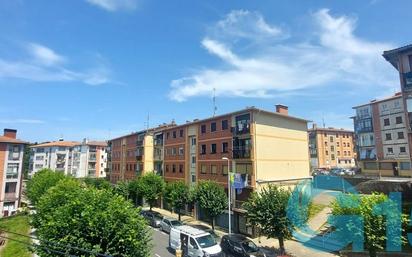 Vista exterior de Pis en venda en Donostia - San Sebastián  amb Balcó