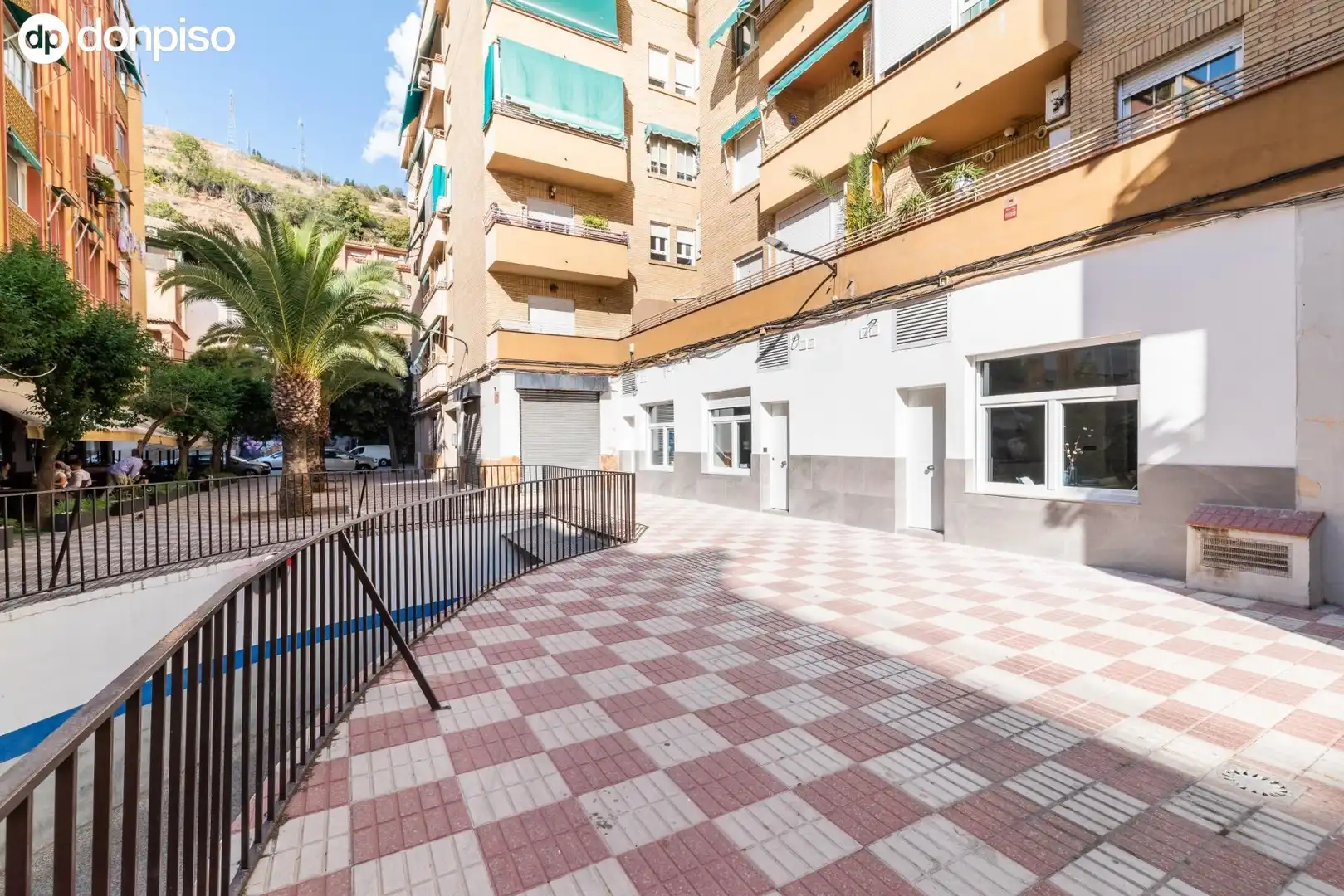 Vista exterior de Estudio en venta en Granada con Aire acondicionado, Calefacción y Amueblado