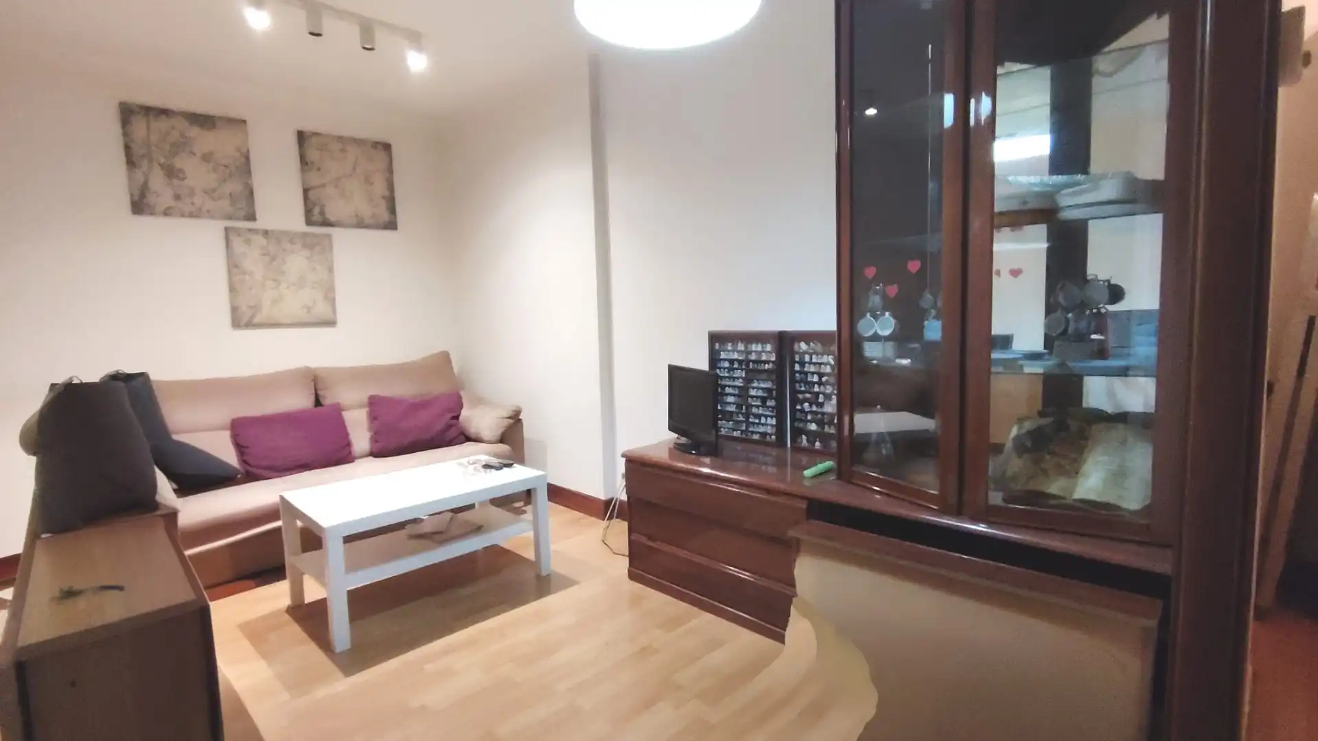 Sala d'estar de Pis en venda en Bilbao  amb Calefacció i Moblat