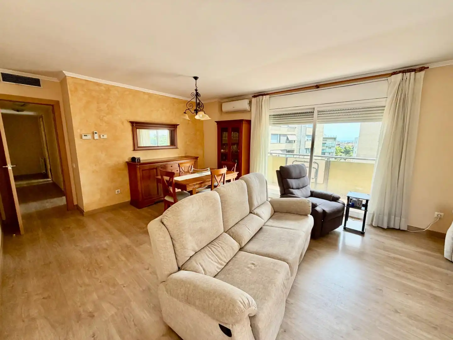 Wohnzimmer von Wohnung zum Verkauf in Mataró mit Klimaanlage, Heizung und Parkett