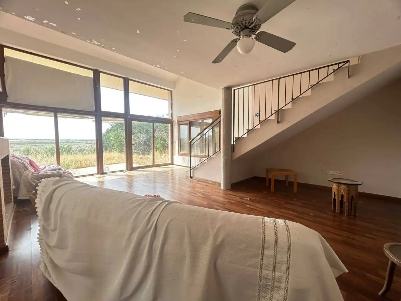 Wohnzimmer von Haus oder Chalet zum Verkauf in Layos mit Heizung, Privatgarten und Terrasse