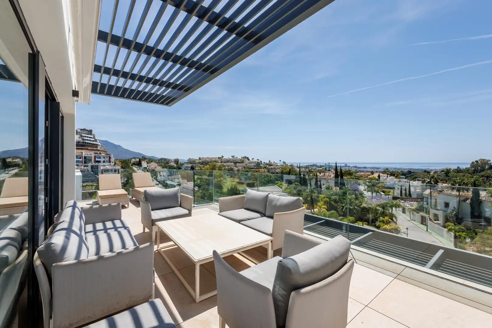 Terraza de Apartamento en venta en Benahavís con Aire acondicionado, Calefacción y Jardín privado