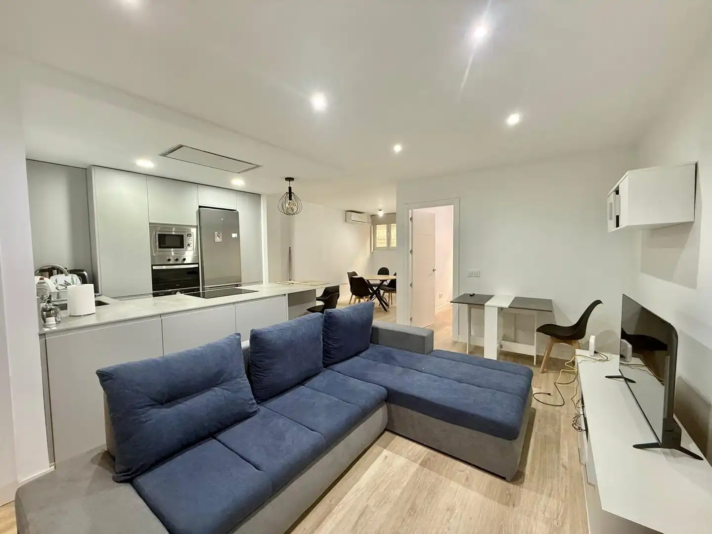 Living room of Flat for rent in  Madrid Capital  with Air Conditioner and Furnished