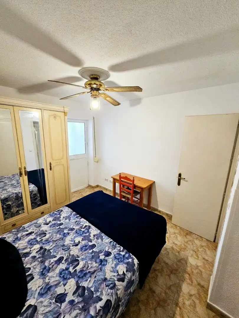 Dormitori de Apartament en venda en Fuengirola amb Terrassa