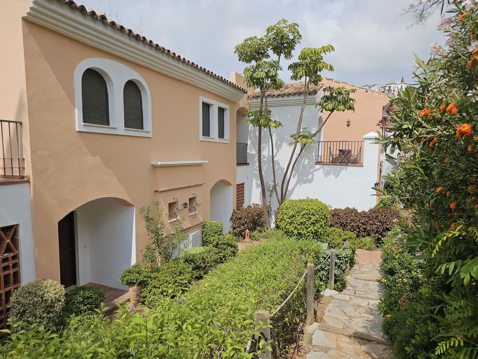 Exterior view of Single-family semi-detached for sale in Benahavís  with Air Conditioner, Private garden and Terrace