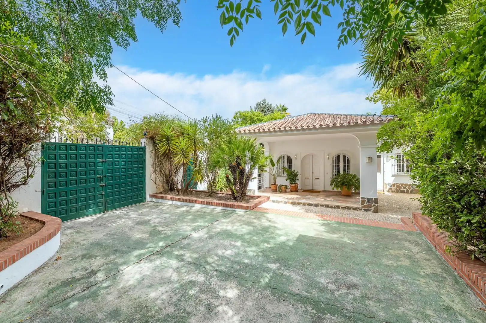 Vista exterior de Casa o xalet en venda en Alhaurín El Grande amb Aire condicionat, Calefacció i Jardí privat