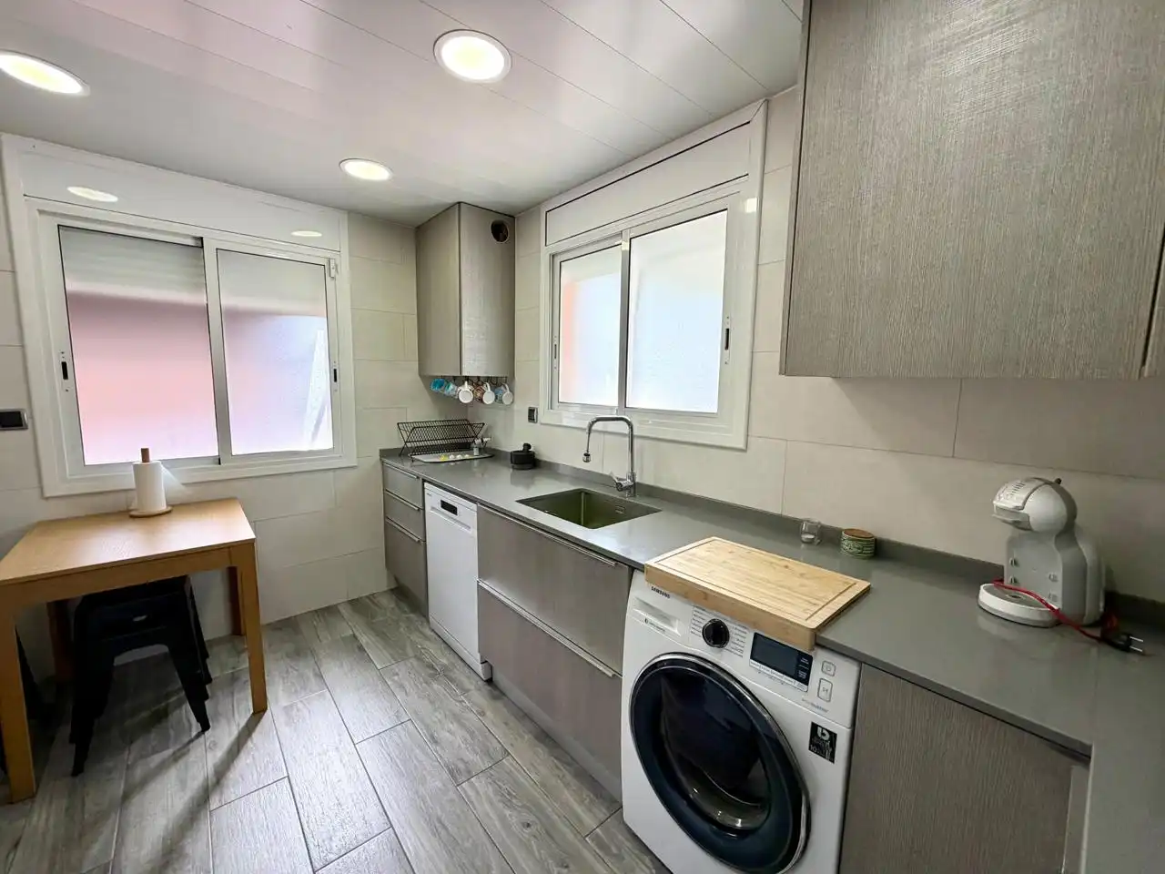 Cocina de Casa adosada en venta en Montcada i Reixac con Aire acondicionado, Calefacción y Jardín privado
