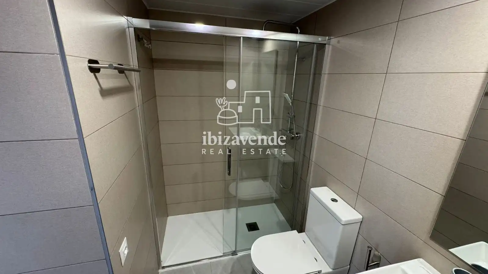 Bany de Pis de lloguer en Eivissa amb Aire condicionat, Terrassa i Piscina
