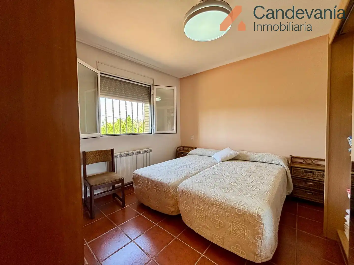 Habitación de Casa o chalet en venta en San Mateo de Gállego con Aire acondicionado, Calefacción y Jardín privado