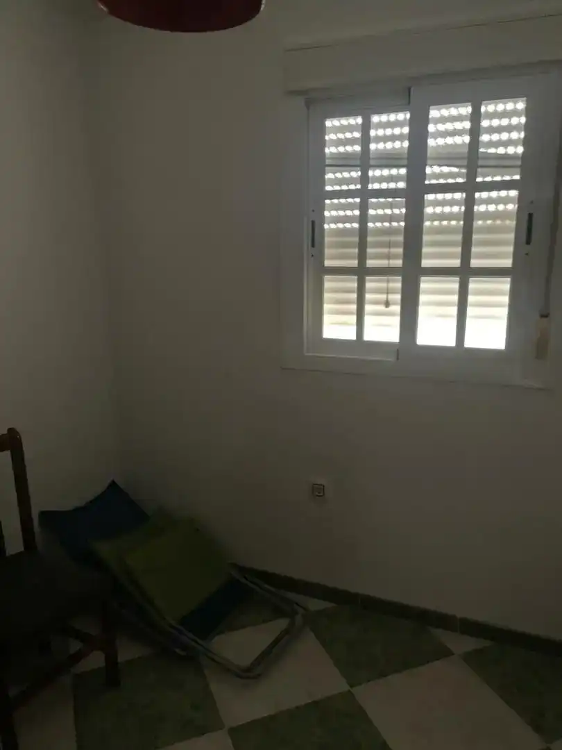 Schlafzimmer von Wohnung zur Miete in Lora del Río mit Klimaanlage, Möbliert und Waschmaschine
