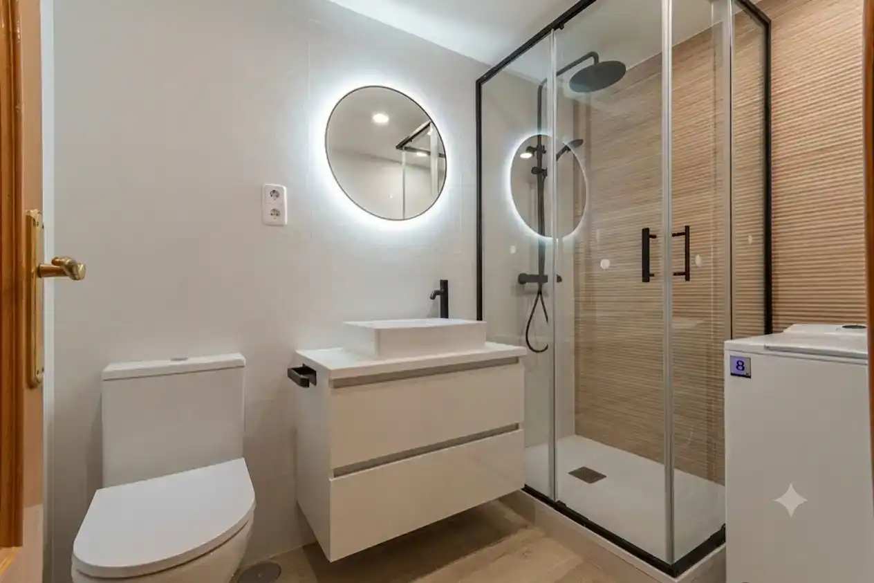 Badezimmer von Wohnung zur Miete in  Madrid Capital mit Klimaanlage