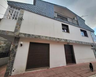 Vista exterior de Casa o xalet en venda en Vigo  amb Calefacció, Jardí privat i Parquet