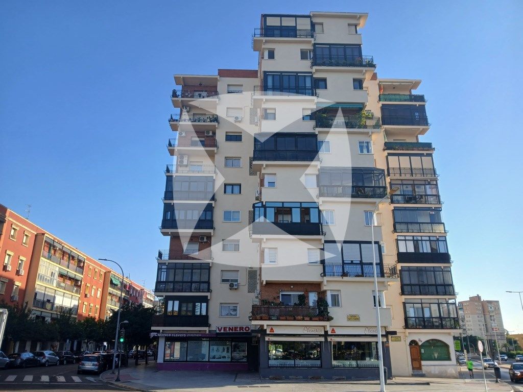 Vista exterior de Pis en venda en Badajoz Capital amb Aire condicionat, Calefacció i Jardí privat