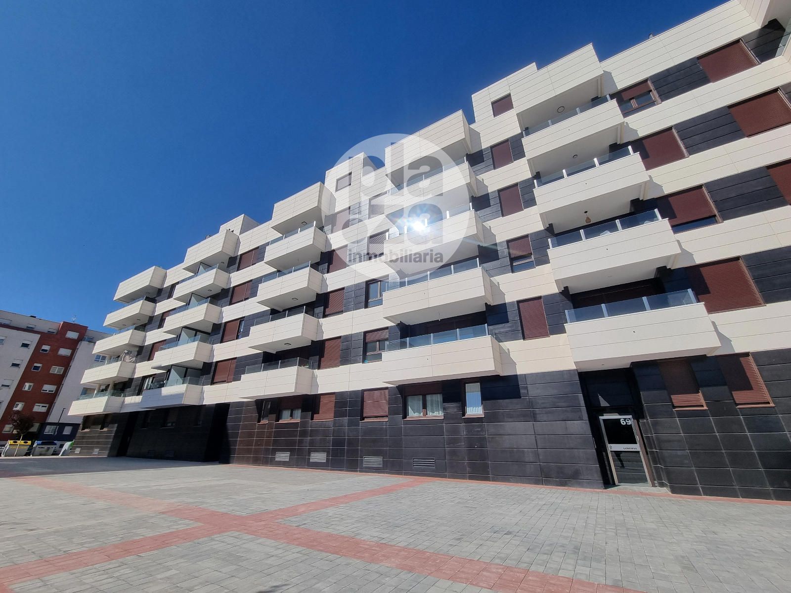 Vista exterior de Àtic en venda en Burgos Capital amb Calefacció, Terrassa i Traster