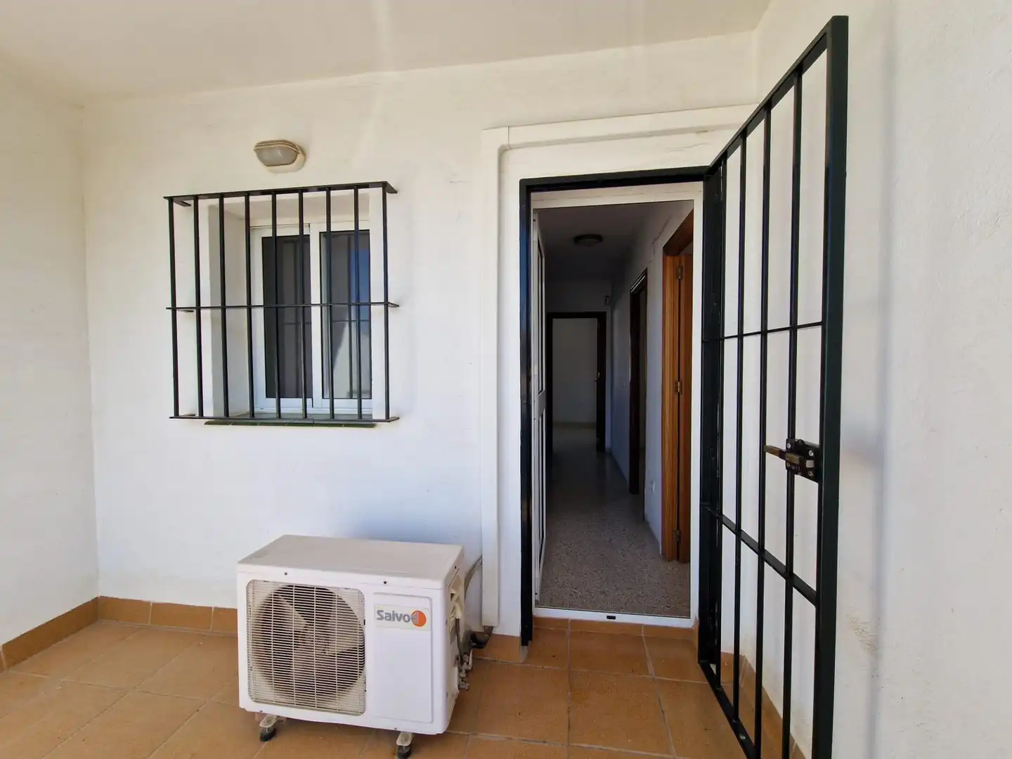 Casa adosada en venda en Umbrete amb Aire condicionat, Calefacció i Jardí privat