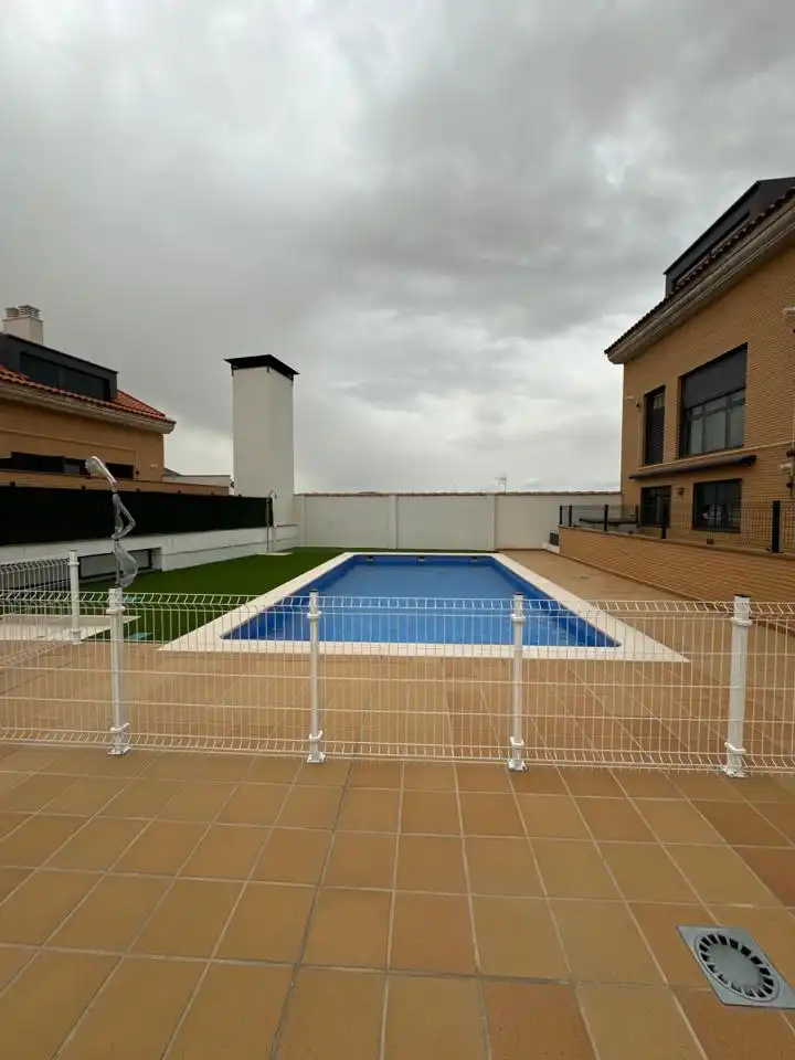 Piscina de Dúplex en venta en Torrejón del Rey con Calefacción, Amueblado y Piscina comunitaria